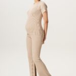 Completo premaman Javi in cotone biologico e viscosa certificati OCS: top a maniche corte e pantaloni svasati, comodo, fresco e versatile, ideale per la primavera/estate e perfetto anche dopo la gravidanza.