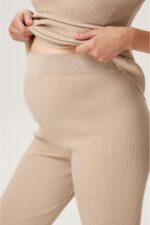 Completo premaman Javi in cotone biologico e viscosa certificati OCS: top a maniche corte e pantaloni svasati, comodo, fresco e versatile, ideale per la primavera/estate e perfetto anche dopo la gravidanza.